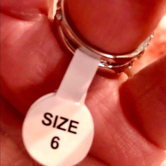 Women’s Fashion Ring - Picture 6 of 6